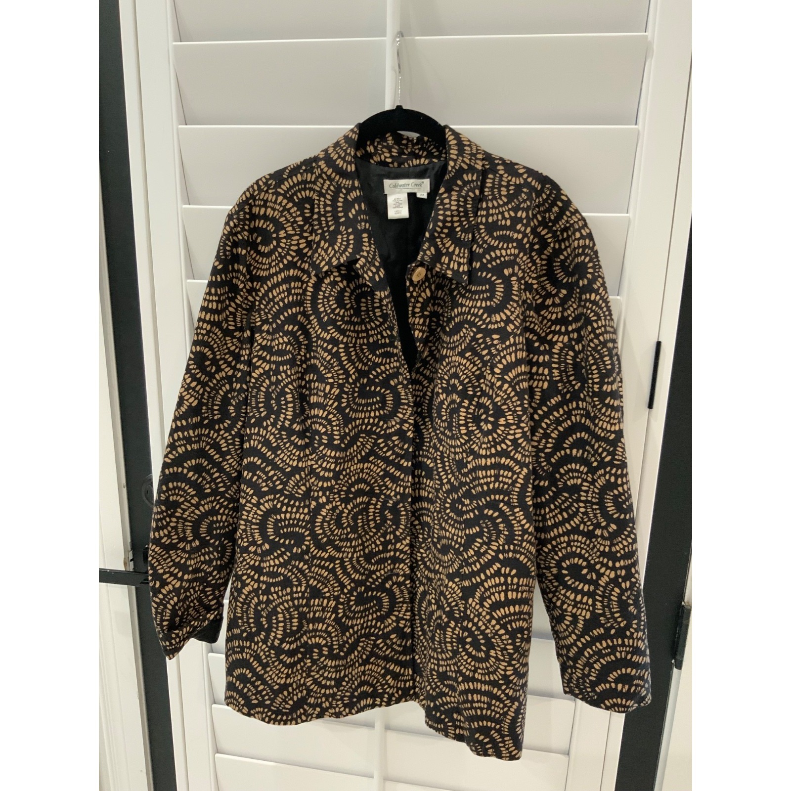 Coldwater Creek Black And Brown And Gold Blazer 100 % Cotton Great Condition.